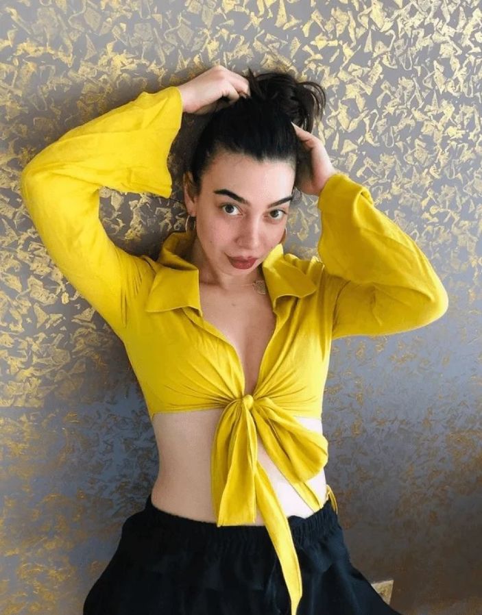 Alemin Kıralı'nın Oben'i göğüs dekolteli paylaşımıyla sosyal medyayı yıktı geçti! Yerli Dua Lipa'ya bakın...