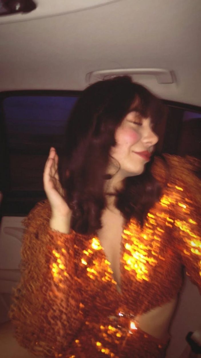 Alemin Kıralı'nın Oben'i göğüs dekolteli paylaşımıyla sosyal medyayı yıktı geçti! Yerli Dua Lipa'ya bakın...