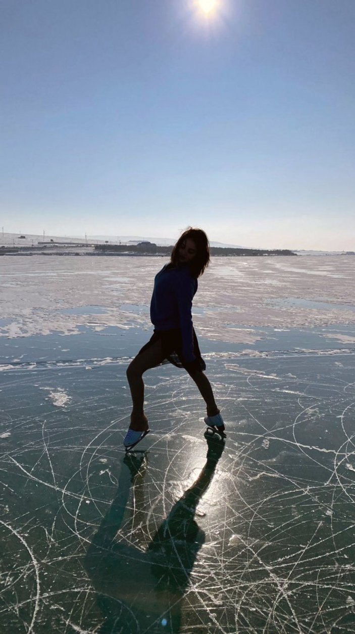 Çıldır Gölü'nde buz pateni yapan milli sporcu İklim: En büyük hayalimdi