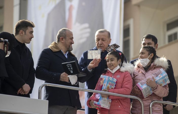 Cumhurbaşkanı Erdoğan, Giresun'da evini teslim alan aileye misafir oldu