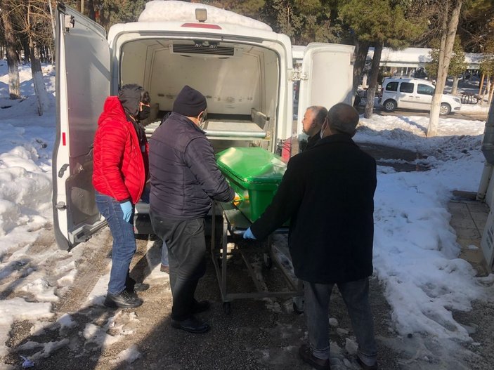 Gaziantep'te karın devirdiği tentenin altında can verdi