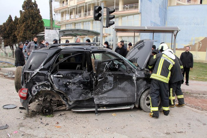 Manisa’da cenaze dönüşü kaza: 3 yaralı