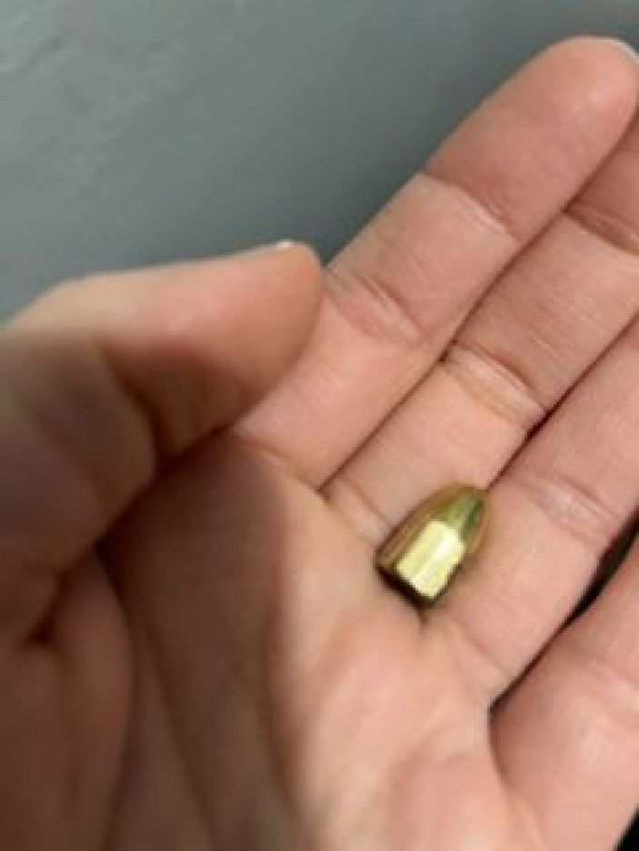 Denizli'de evinin terasında maganda kurşunun hedefi oldu