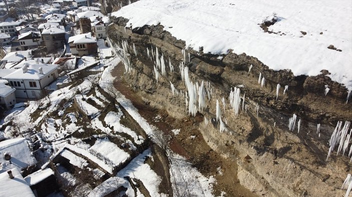 Safranbolu kanyonlarında buz sarkıtları oluştu
