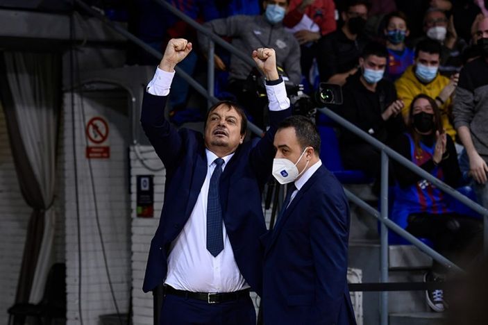 Anadolu Efes'e büyük şok! Ergin Ataman derbide neden yok?