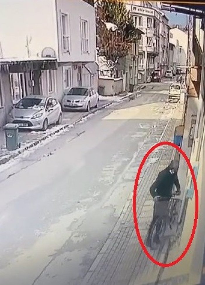Bursa'daki hırsızın rahat tavırları, kameraya yansıdı