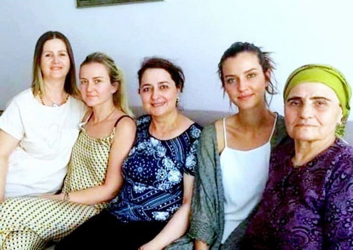 Sen Anlat Karadeniz'in güzeller güzeli Nefes'iydi! İrem Helvacıoğlu'nun sır gibi sakladığı kardeşine bakın...