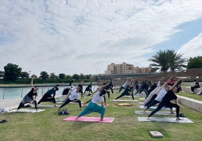 Suudi Arabistan'da halk, ilk toplu yogada buluştu