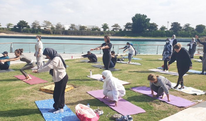 Suudi Arabistan'da halk, ilk toplu yogada buluştu