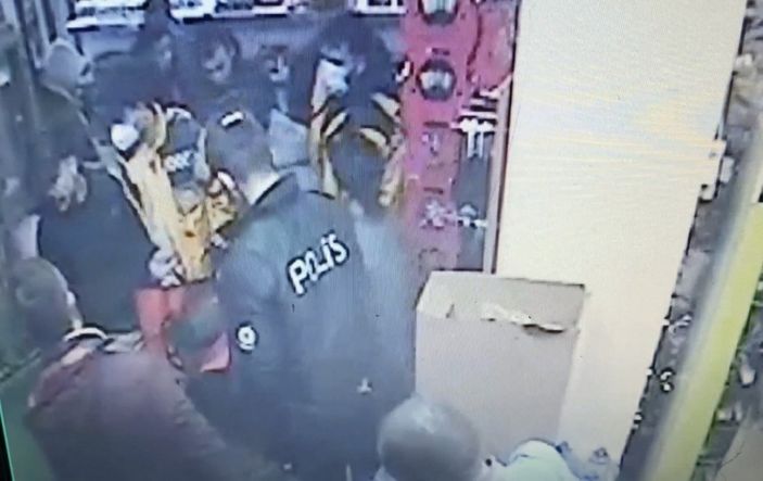 i Şişli’deki bakkalda silahlı kavga