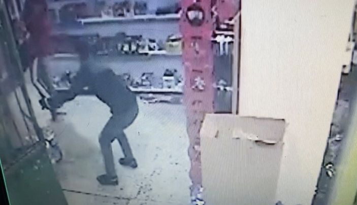 i Şişli’deki bakkalda silahlı kavga