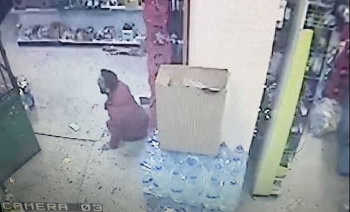 i Şişli’deki bakkalda silahlı kavga