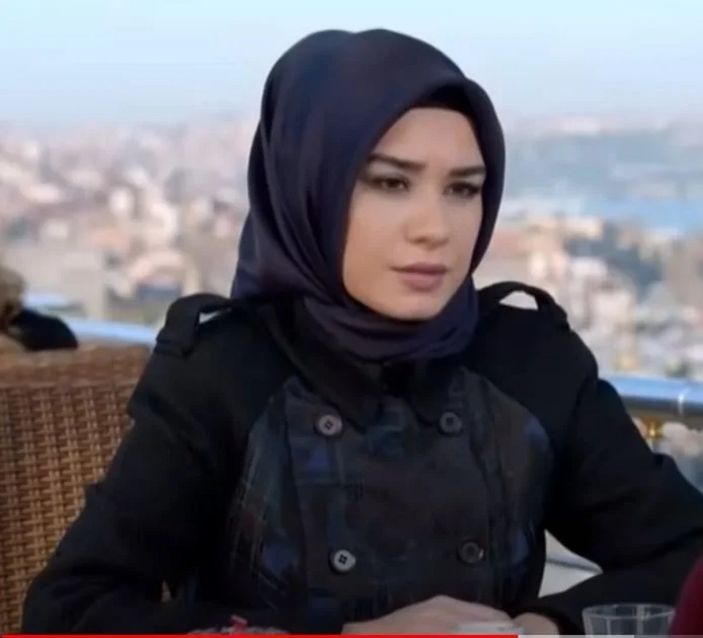Burcu Kıratlı'nın bir de tesettürlü halini görün! O kareler sosyal medyayı yıktı...