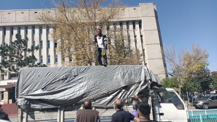 i Erzurum'da karısına sinirlenen adamdan şaşırtan tepki