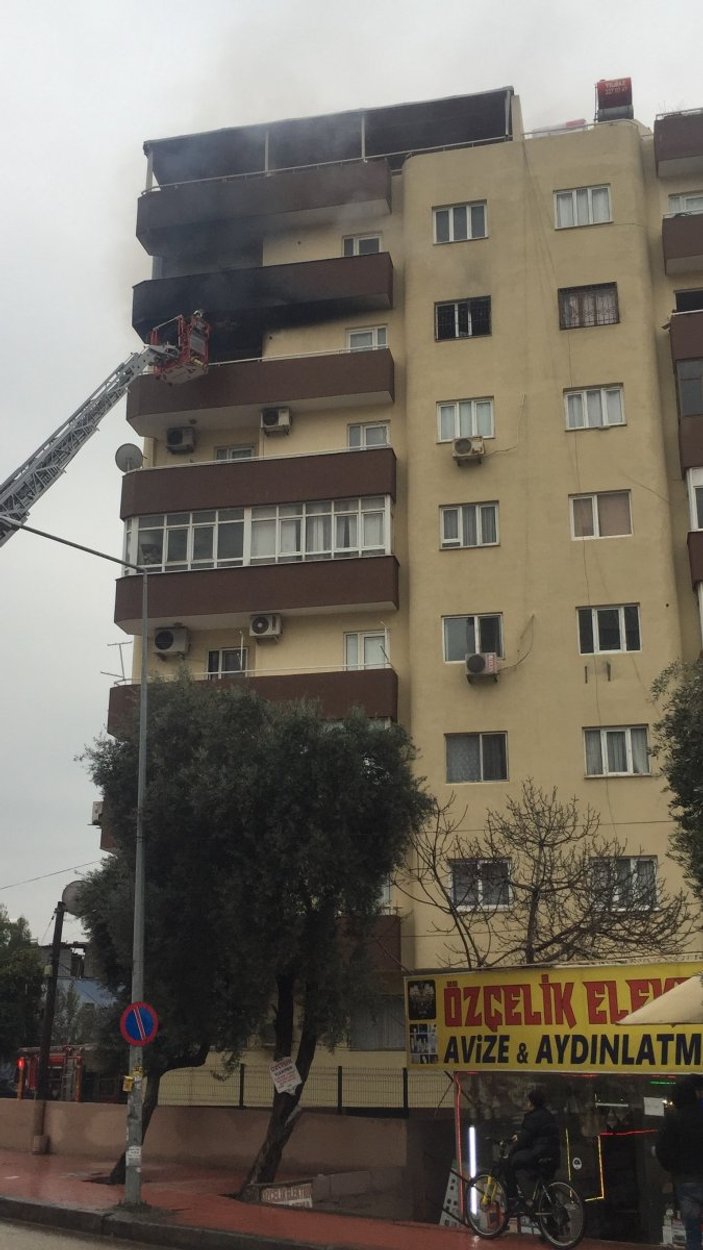 Adana'da dehşet: Çocuklarının bulunduğu evi ateşe verdi