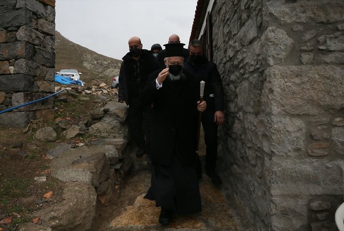 Yunan Bakan Yardımcısı Katsaniotis, Gökçeada'da ayine katıldı