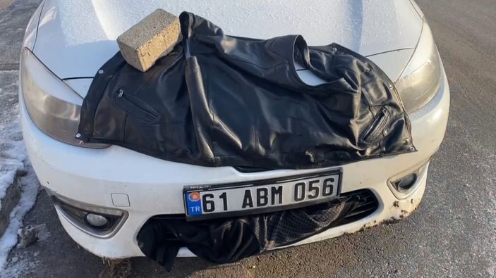 i Muş'a gelen vatandaşın aracını ısıtma yöntemi