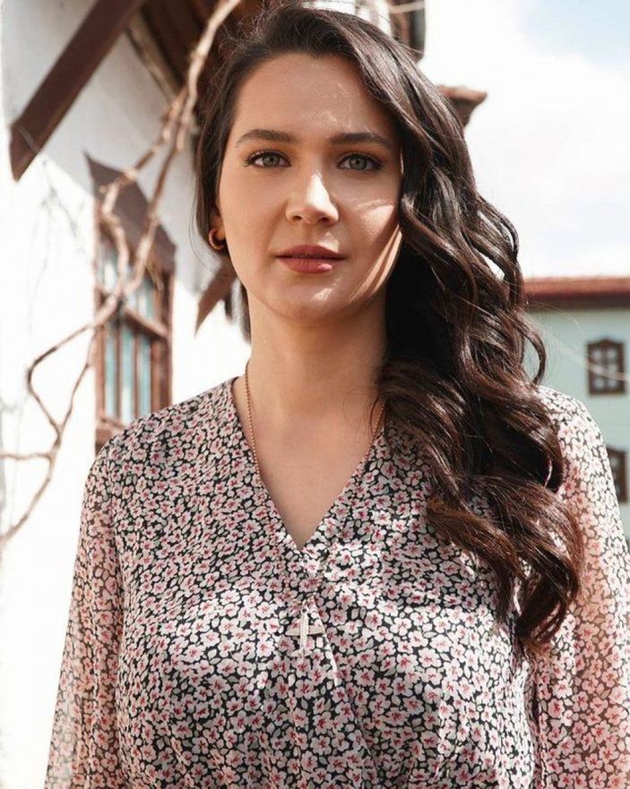 Gönül Dağı'nın Dilek'i Gülsim Ali'den sıfır makyaj poz! Doğal güzelliğiyle hayran bıraktı