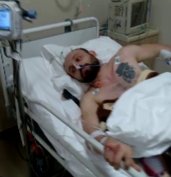 Tuzla'da kavgayı ayırmak isteyen ağabey ile kardeş bıçaklandı