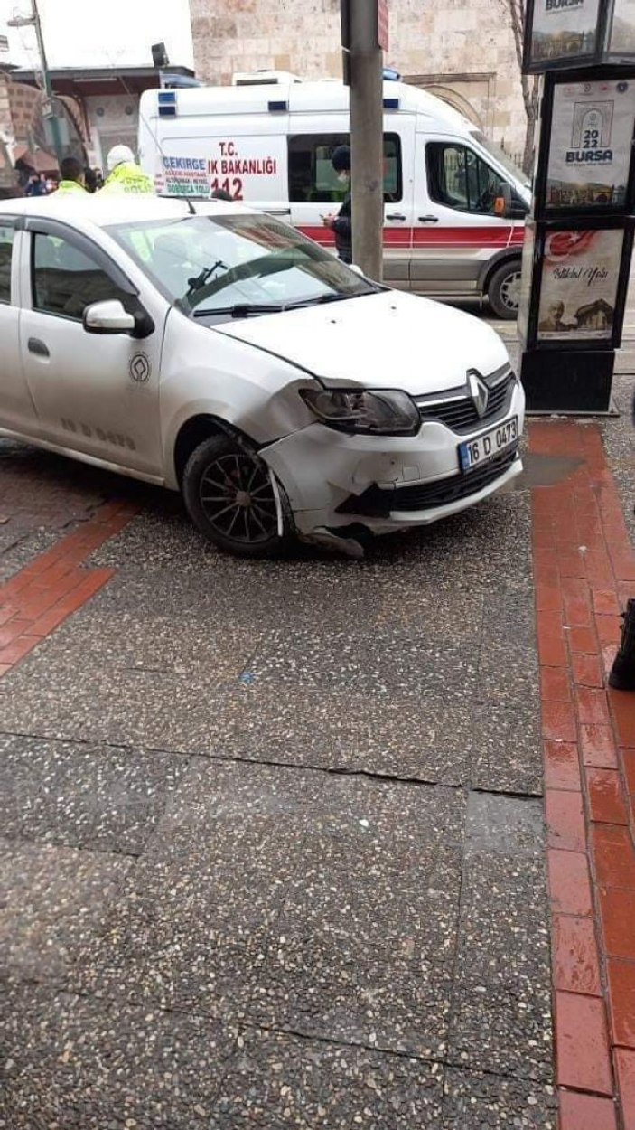 Bursa'da kalp krizi geçiren şoför kaza yaptı