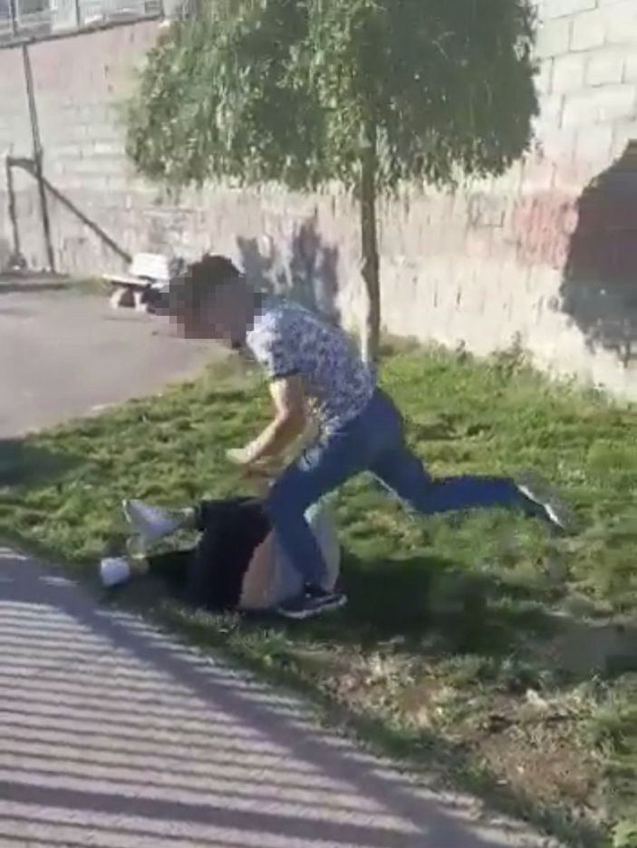 Çağlayan’da parkta dayak kamerada