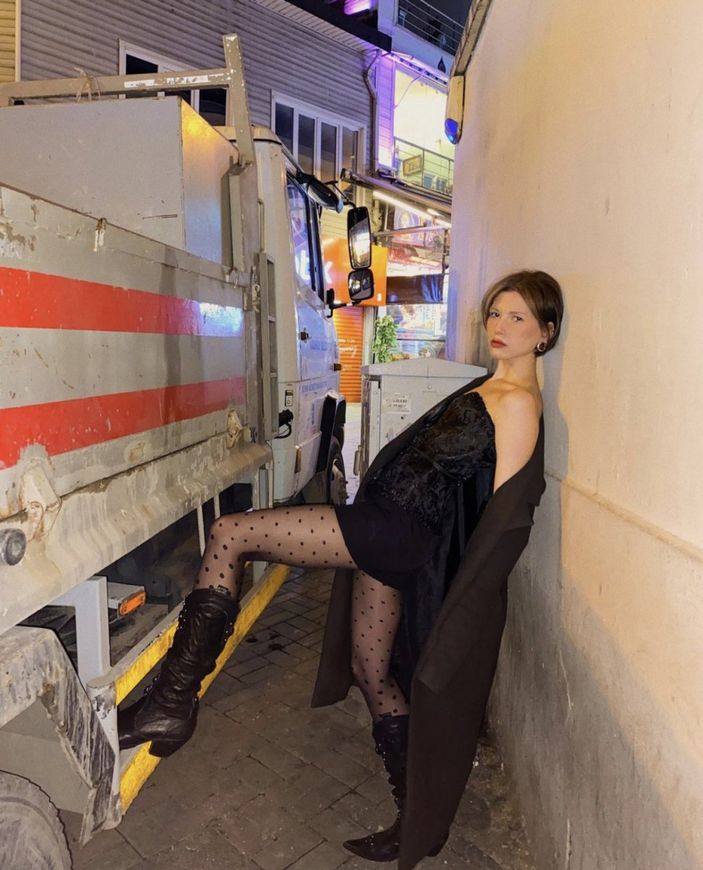 Model Ece Su Uçkan, Kadıköy’de taksi ile denize uçtu