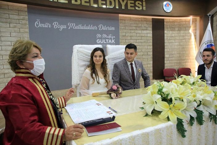 Nikah salonlarında 02.02.2022 yoğunluğu