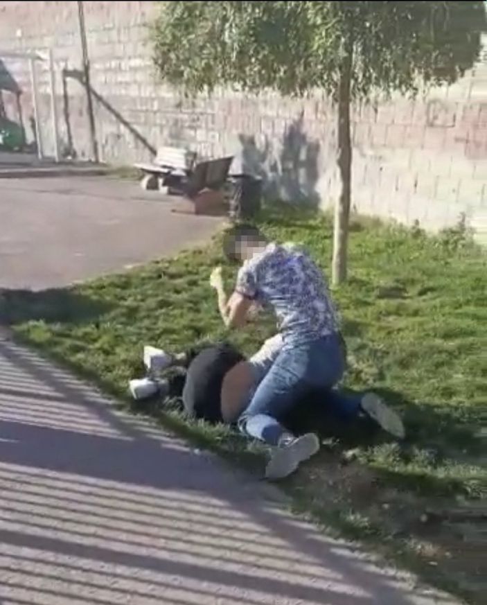 Çağlayan’da parkta dayak kamerada