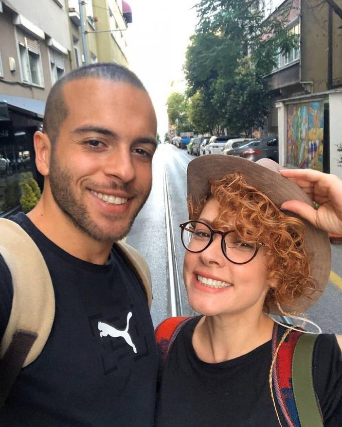 Alengirli bir hikaye! Güldür Güldür'ün Çiçek'i Açelya Topaloğlu'nun sevgilisi de baya ünlü...