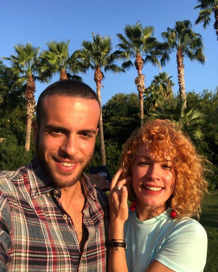 Alengirli bir hikaye! Güldür Güldür'ün Çiçek'i Açelya Topaloğlu'nun sevgilisi de baya ünlü...