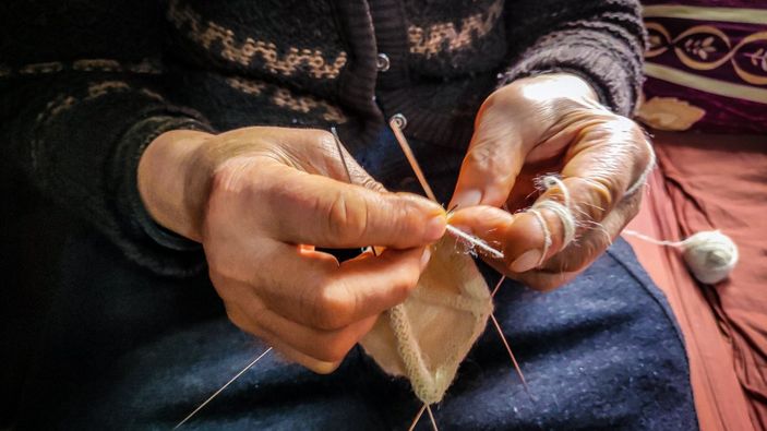 Artvin'deki köylüler, kışın da geleneksel yaşamı sürdürüyor