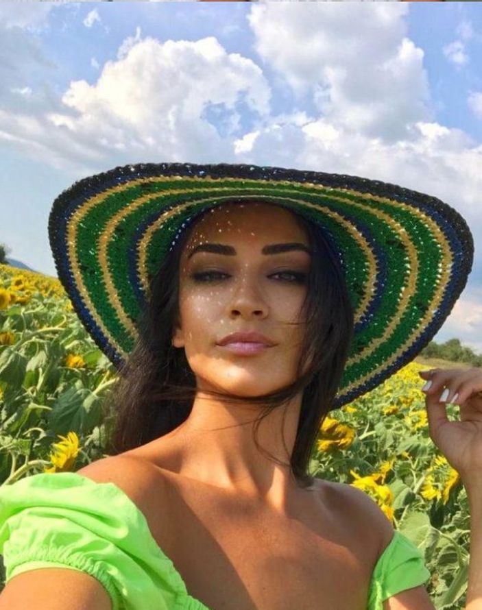 Burak Özçivit'in kardeşi yengesi Fahriye'yi geride bırakır mı bırakır! Güzelliği nefes kesti