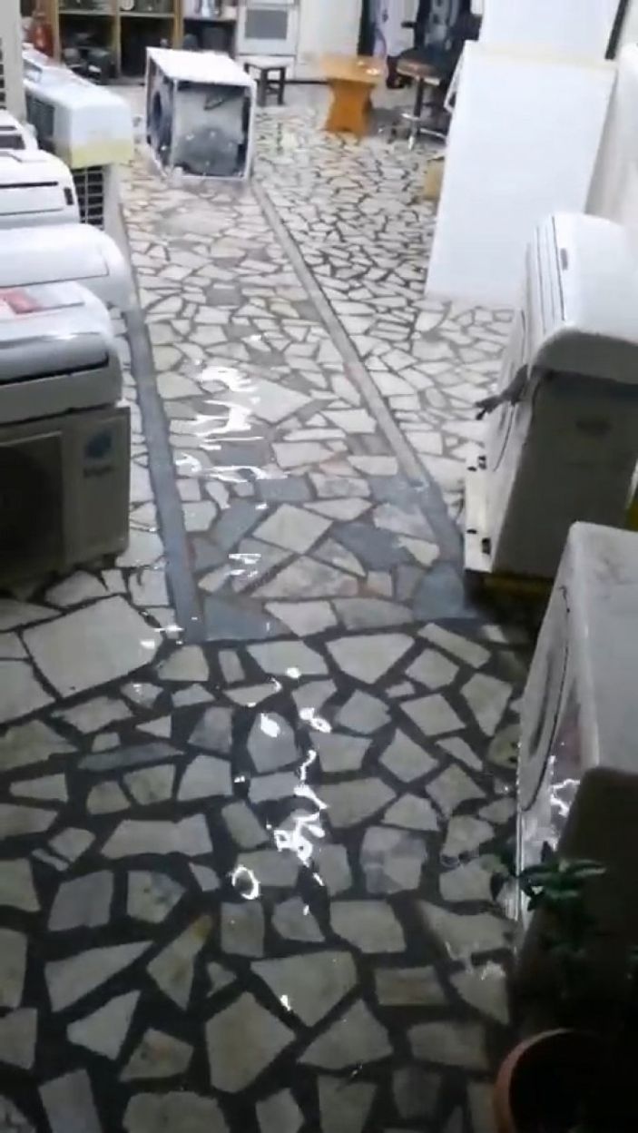 d Bağcılar’da sayaçları çalınan iş yerini su bastı