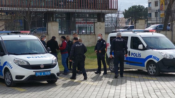 Samsun'da adliye çıkışı bıçaklı kavga