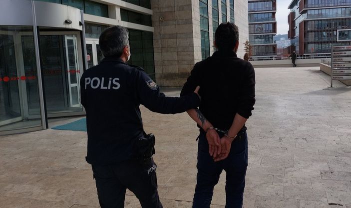 Samsun'da adliye çıkışı bıçaklı kavga