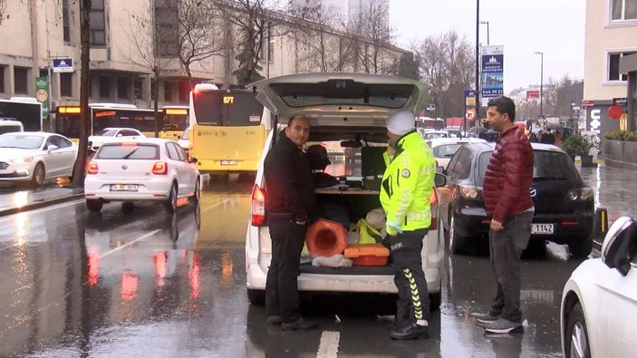 d Şişli'de trafik kazası: Taksiler birbirine girdi