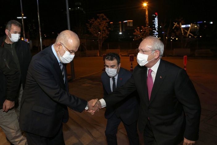 Kılıçdaroğlu'ndan Karamollaoğlu'na geçmiş olsun ziyareti