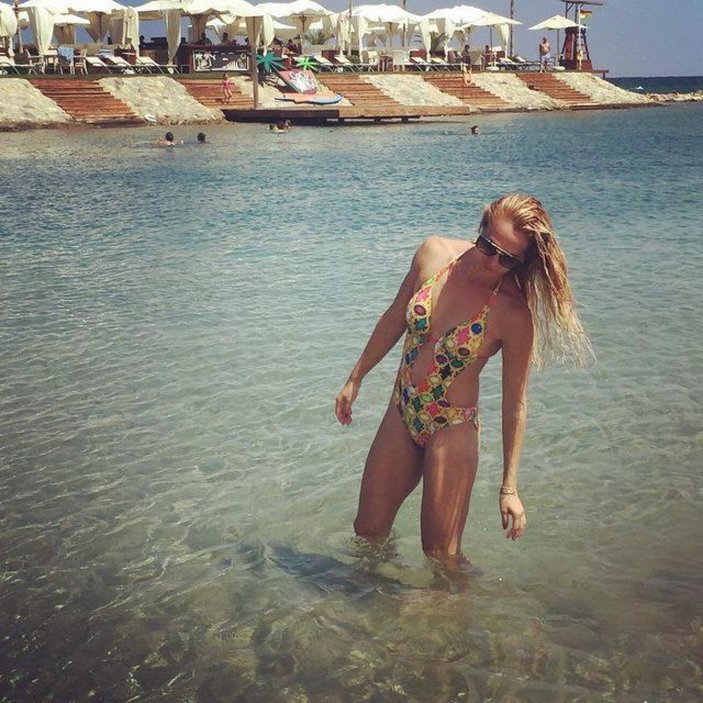 Survivor Nagihan Karadere bikinili pozlarıyla Instagram'ı salladı! Parkurda başka plajda bambaşka...