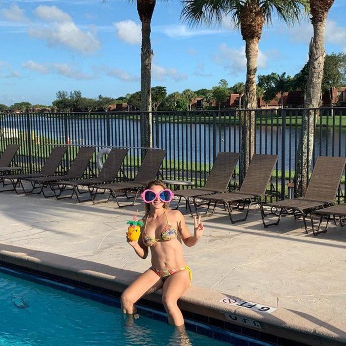 Survivor Nagihan Karadere bikinili pozlarıyla Instagram'ı salladı! Parkurda başka plajda bambaşka...