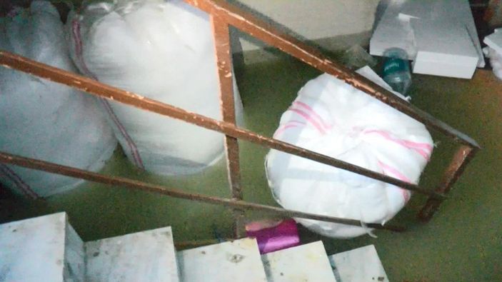 d Büyükçekmece’de rögarlar taştı, yollar göle döndü