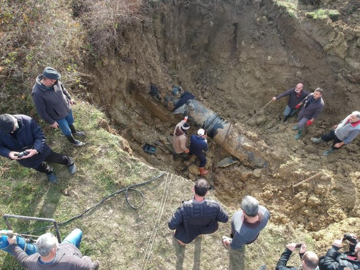 Sinop'ta yaşanan heyelan su borusunu kırdı