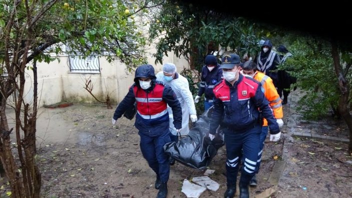 Antalya'da metruk binada çürümüş ceset bulundu