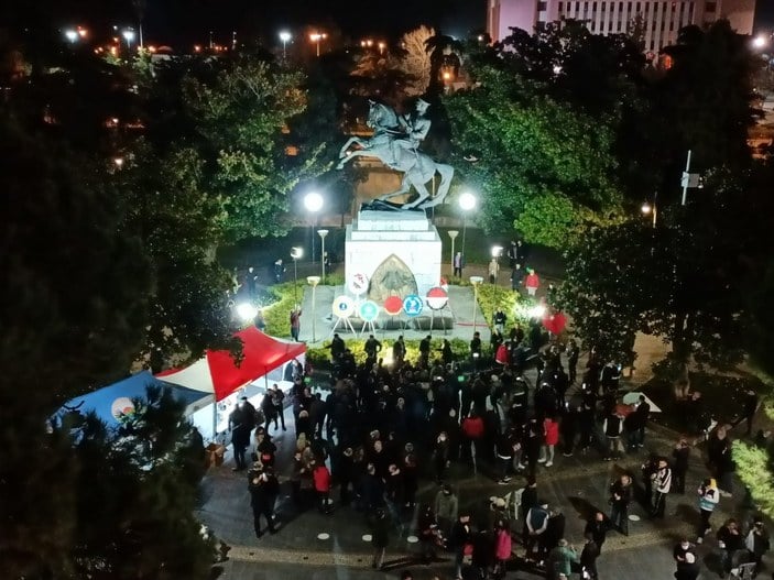 Samsun'da Atatürk heykeline saldırı sonrası nöbet sürüyor