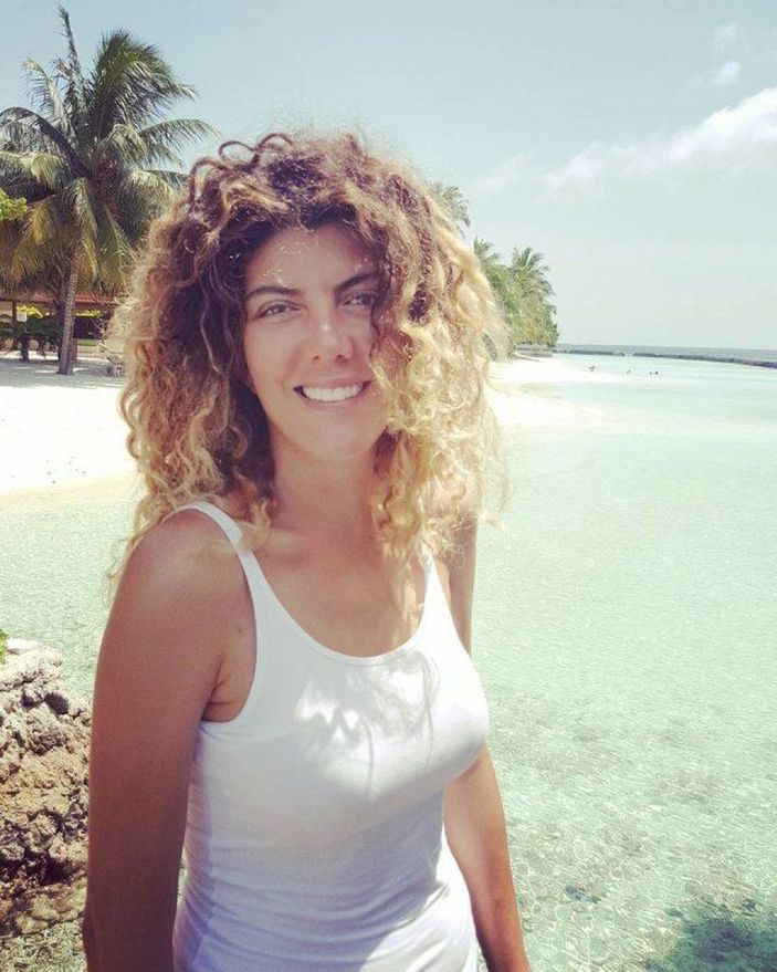 Kırmızı Oda'nın Delikanlı Sadi'si Erkan Petekkaya'nın 19 yıllık eşine bakın! Duru güzelliğiyle büyülüyor