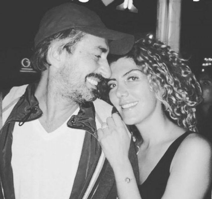 Kırmızı Oda'nın Delikanlı Sadi'si Erkan Petekkaya'nın 19 yıllık eşine bakın! Duru güzelliğiyle büyülüyor