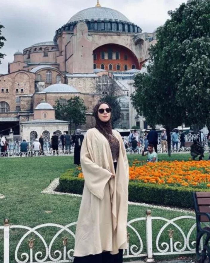 Arka Sokaklar Zeynep'in kardeşi Meltem'i gören büyüleniyor! Modellikten tesettüre giden süreç...