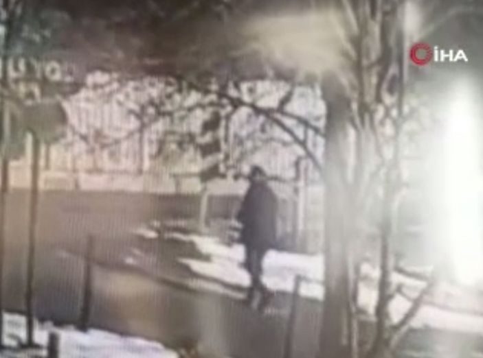 Eyüpsultan'da evinde kaldığı patronunun 600 bin lirasını çaldı