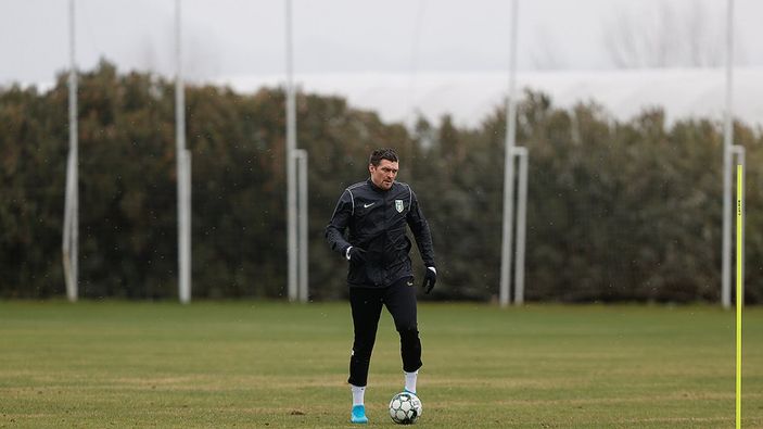 Dünya şampiyonu boksör Usyk, Antalya'da Ukrayna futbol takımının kampında
