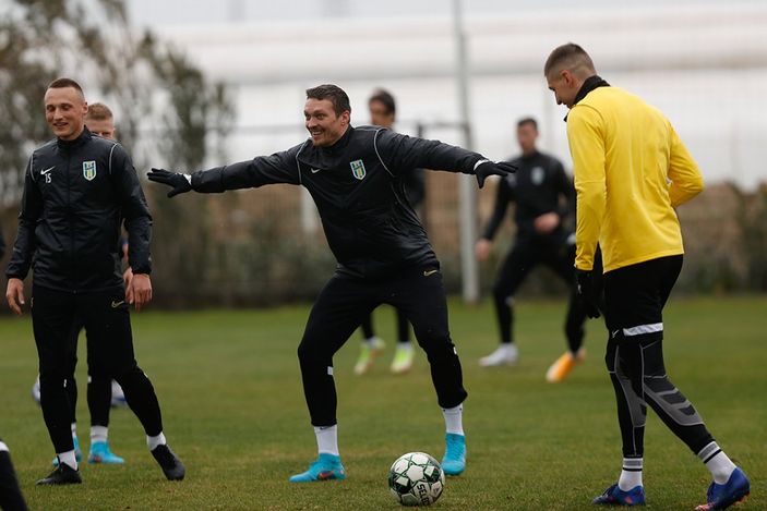 Dünya şampiyonu boksör Usyk, Antalya'da Ukrayna futbol takımının kampında