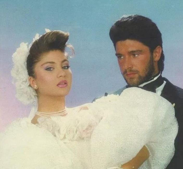 Sibel Can'ın gönlünü böyle çalmış...Hakan Ural'ın eski hali Kıvanç ve Burak'ı geride bırakır mı bırakır!